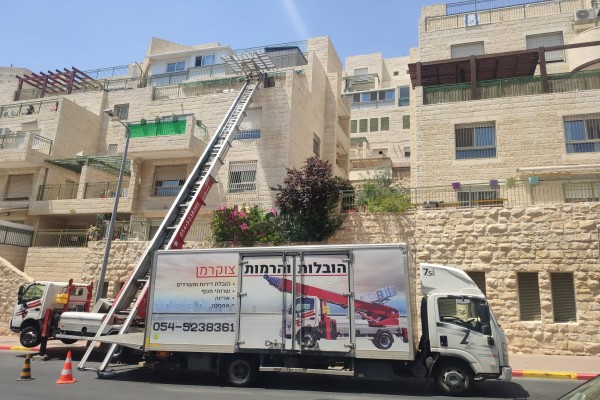 צוקרמן הובלות והרמות - עבודה עברית ואחריות