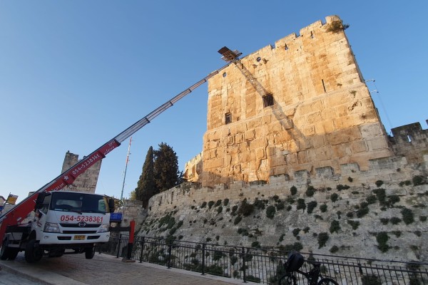 צוקרמן הובלות והרמות - עבודה עברית ואחריות